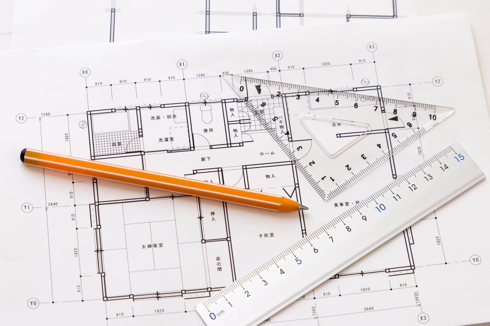 建築図面の正しい読み方は？現場で迷わないための基本ルールを解説